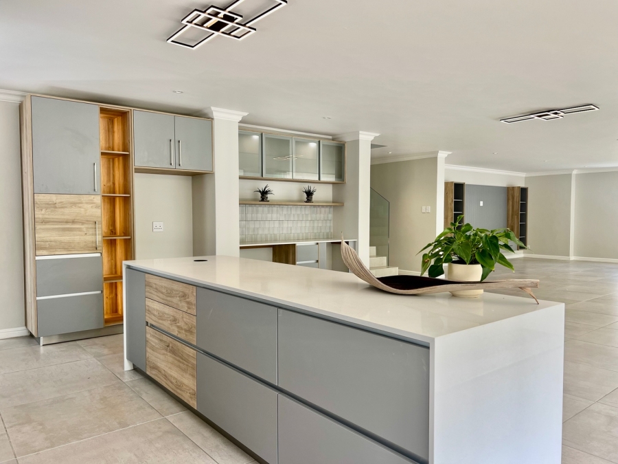 5 Bedroom Property for Sale in Heather Park Western Cape